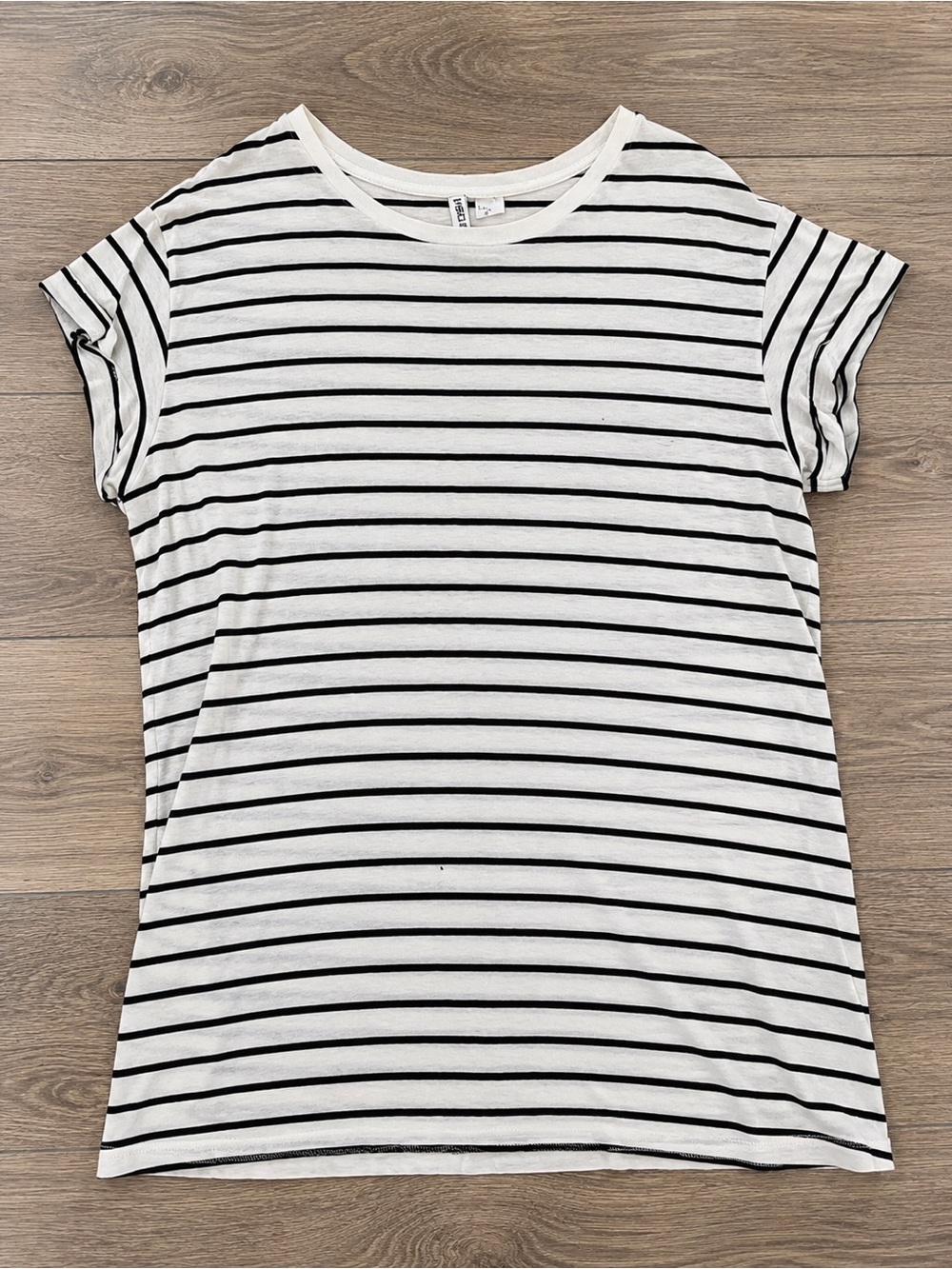 H&M Divided Black & White Striped Short Sleeve Crewneck Tee Size M